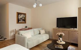 Prestigious Main Square Apartment